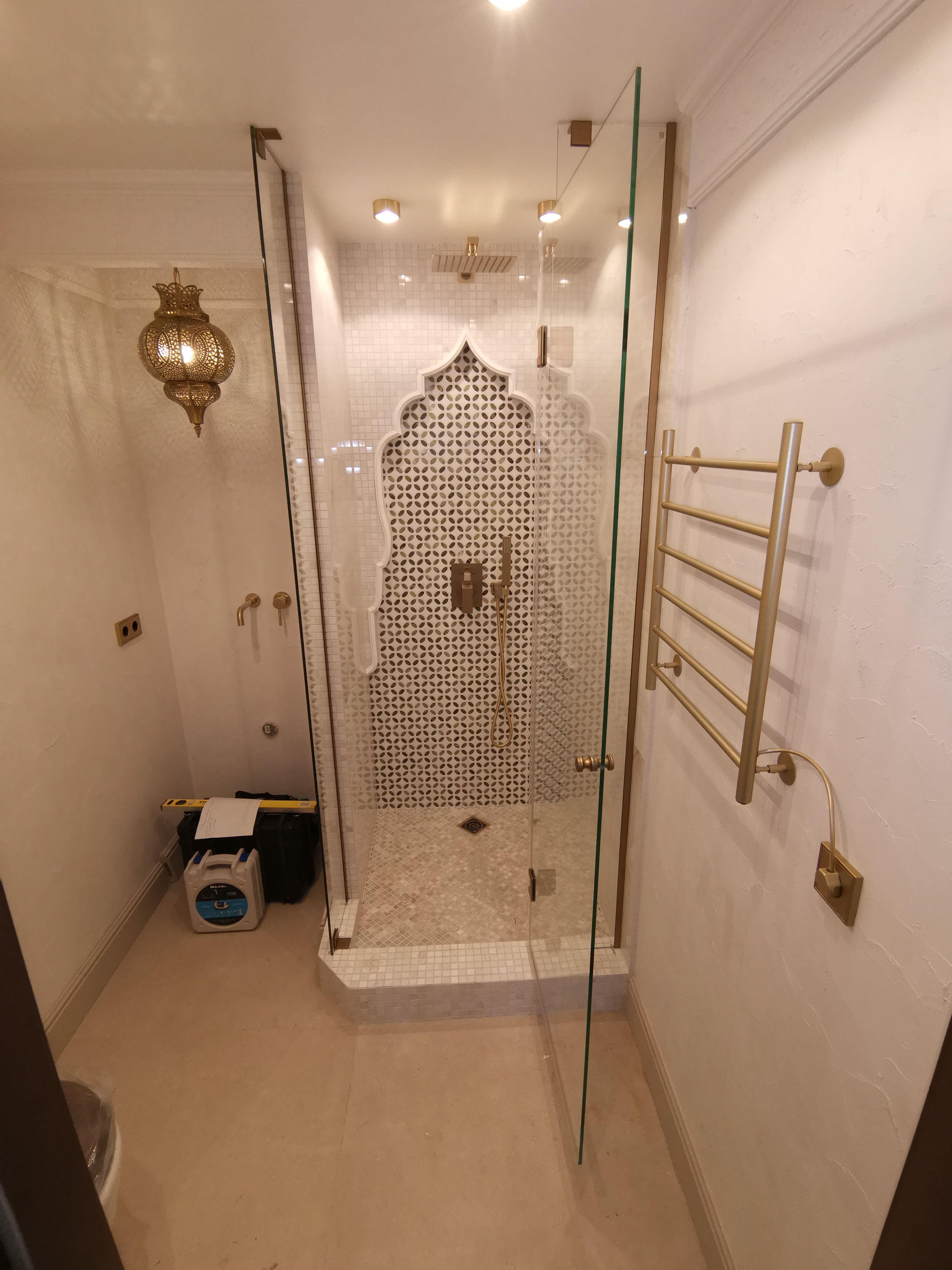 душевая перегородка покраска в цвет латунь