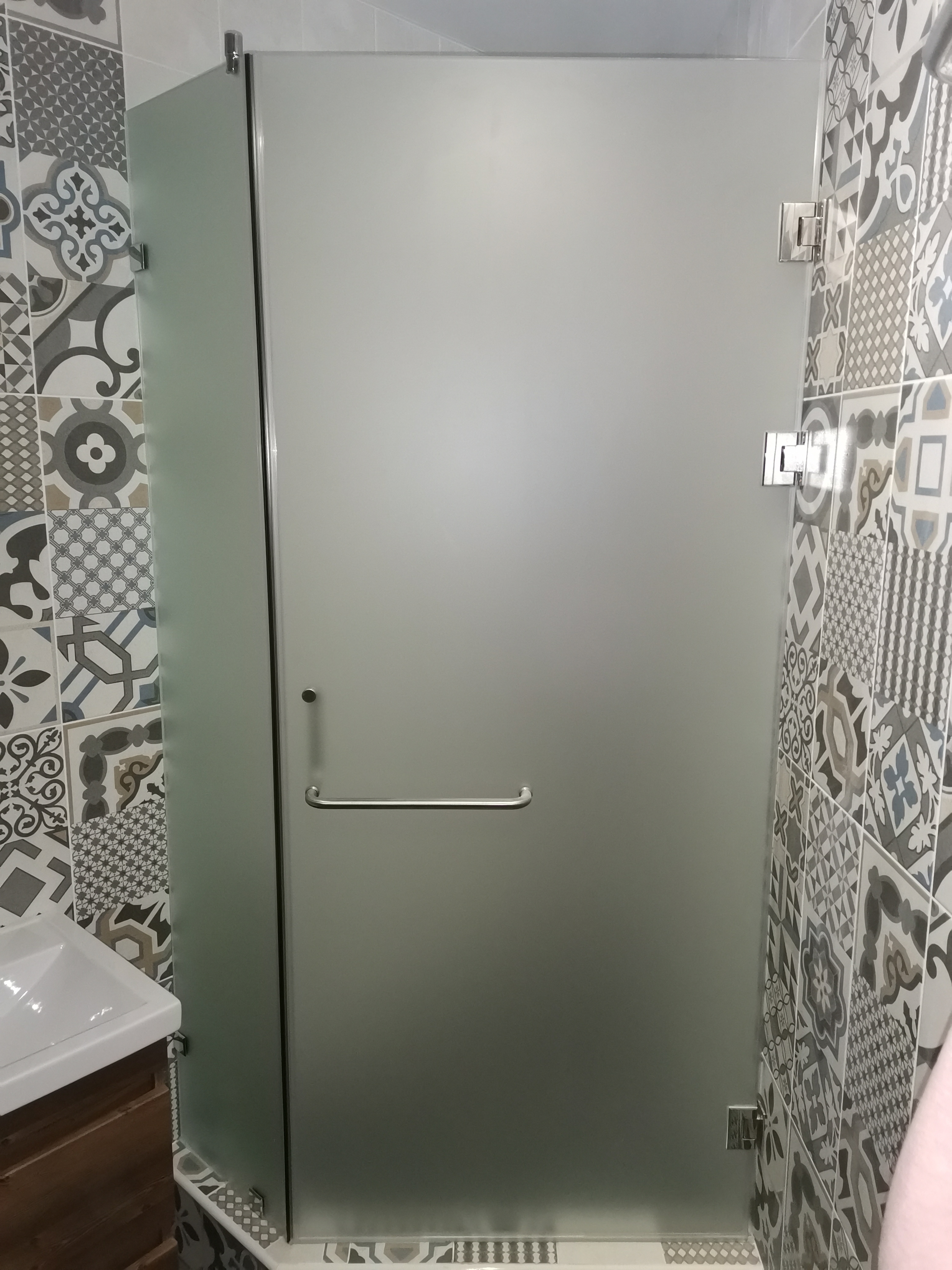 душевая угловая полу трапеция матовое стекло