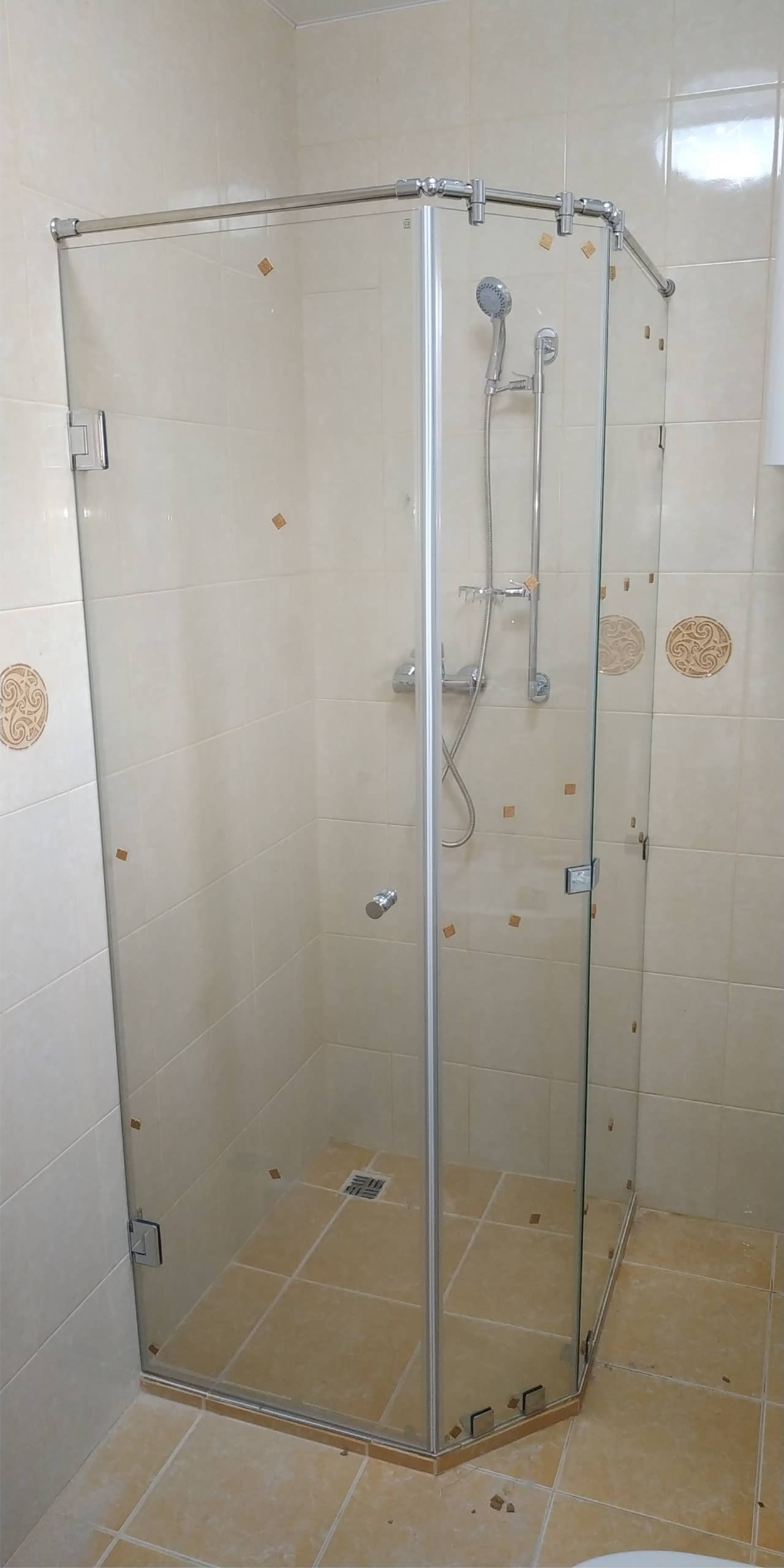 душевая угловая трапеция петли