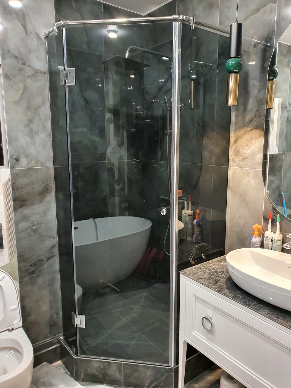 душевая угловая трапеция серое стекло