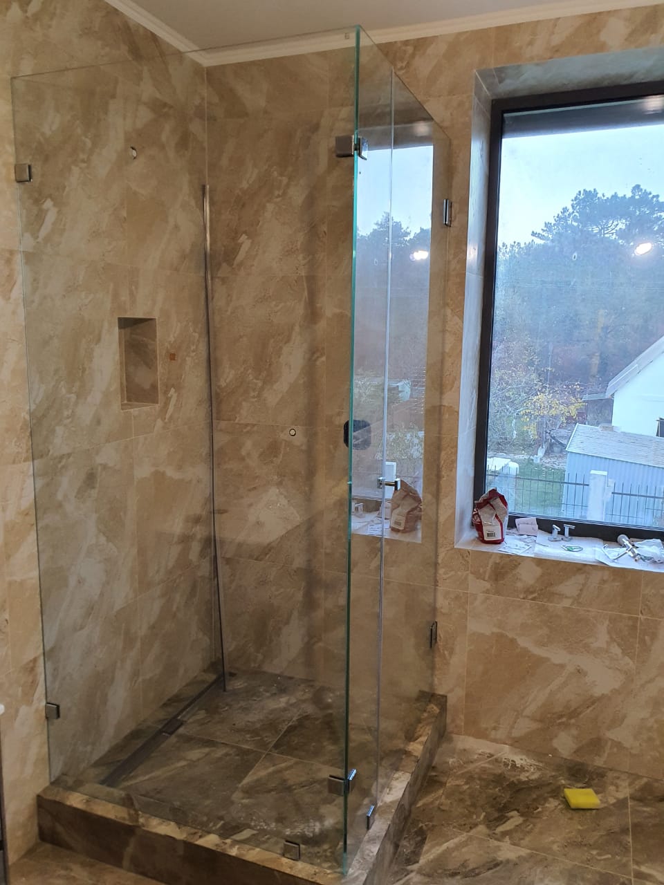 душевая угловая дверь на петлях без штанги