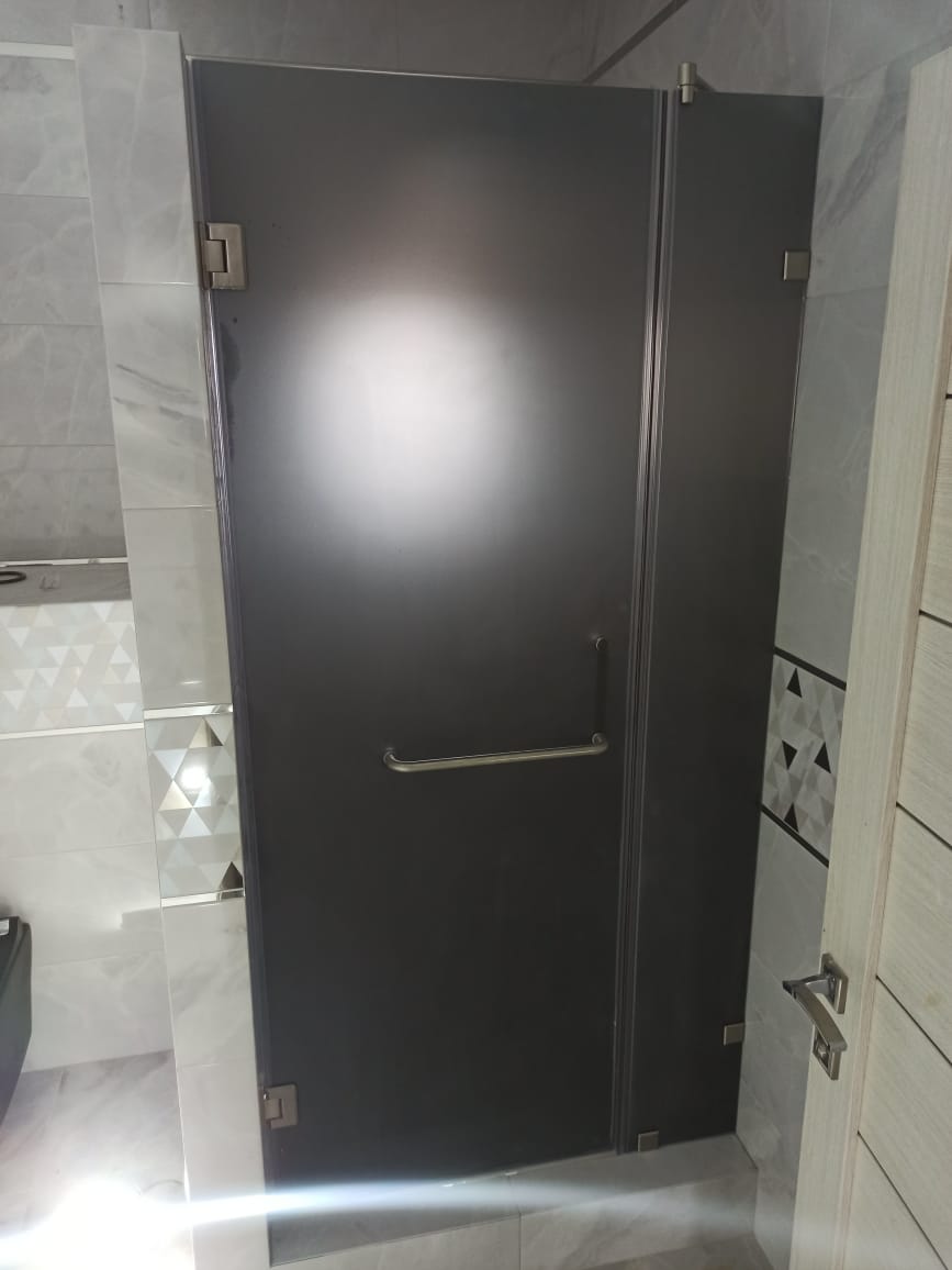 душевая на петлях серое матовое стекло