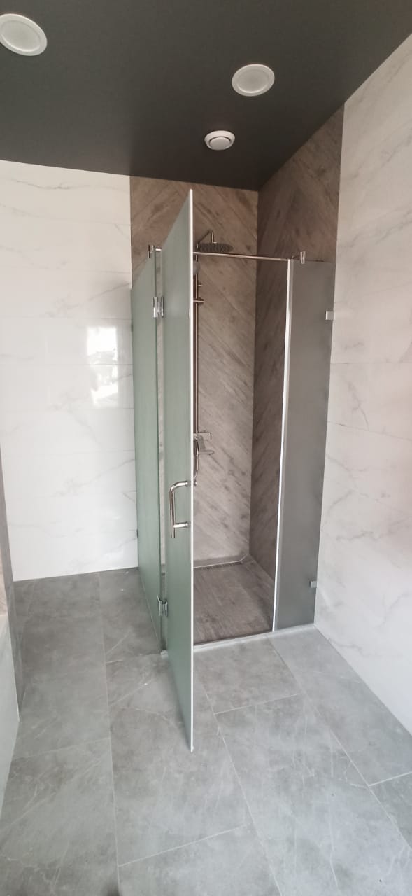 душевая угловая матовая