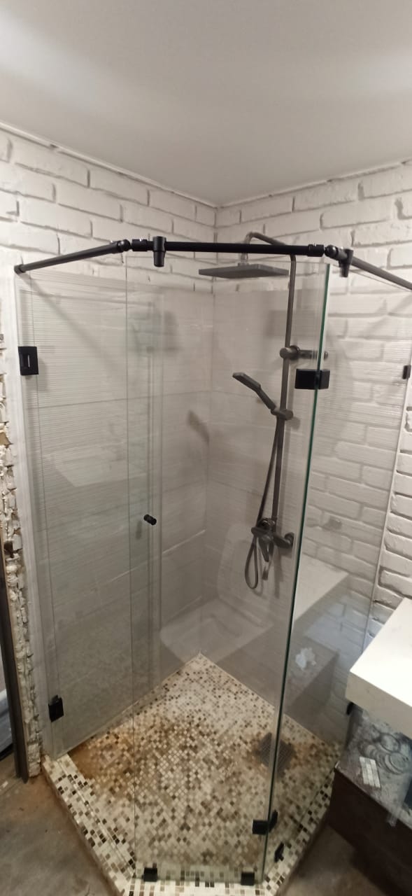 душевая угловая трапеция нестандартная