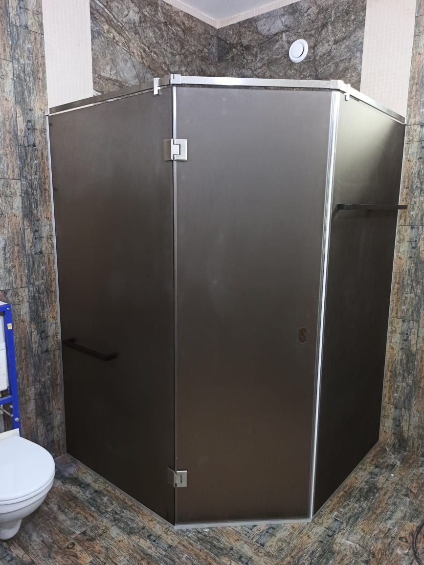 душевая угловая трапеция нестандартная бронза матовая большая без ручки