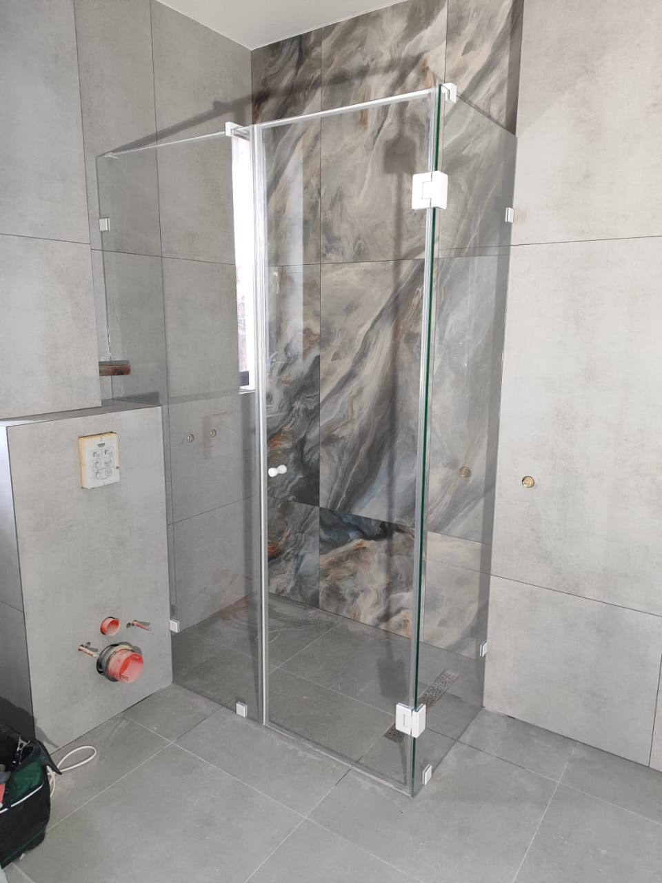 душевая угловая петли белые