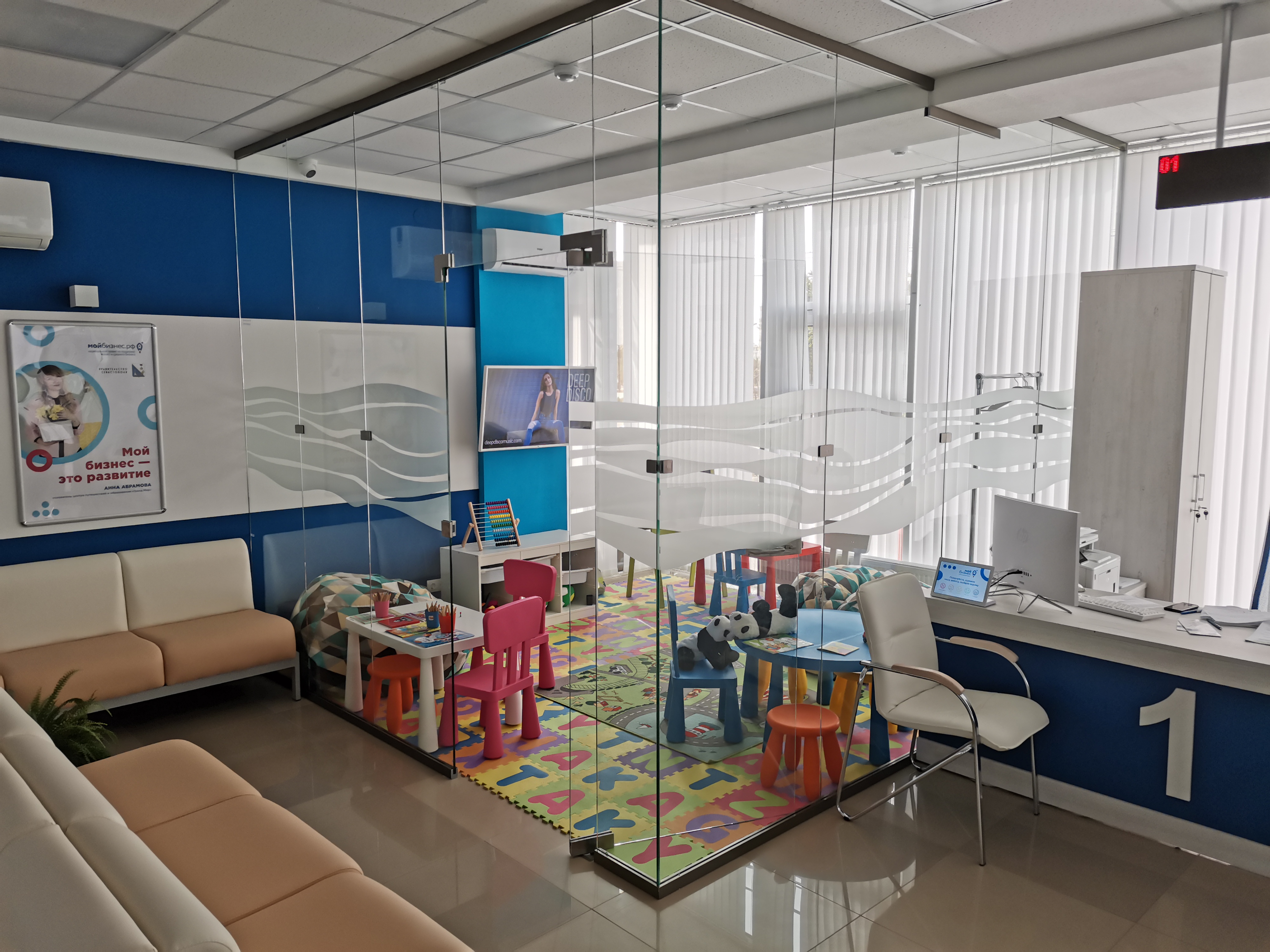 Перегородки стеклянные фото | Атлант Стекло