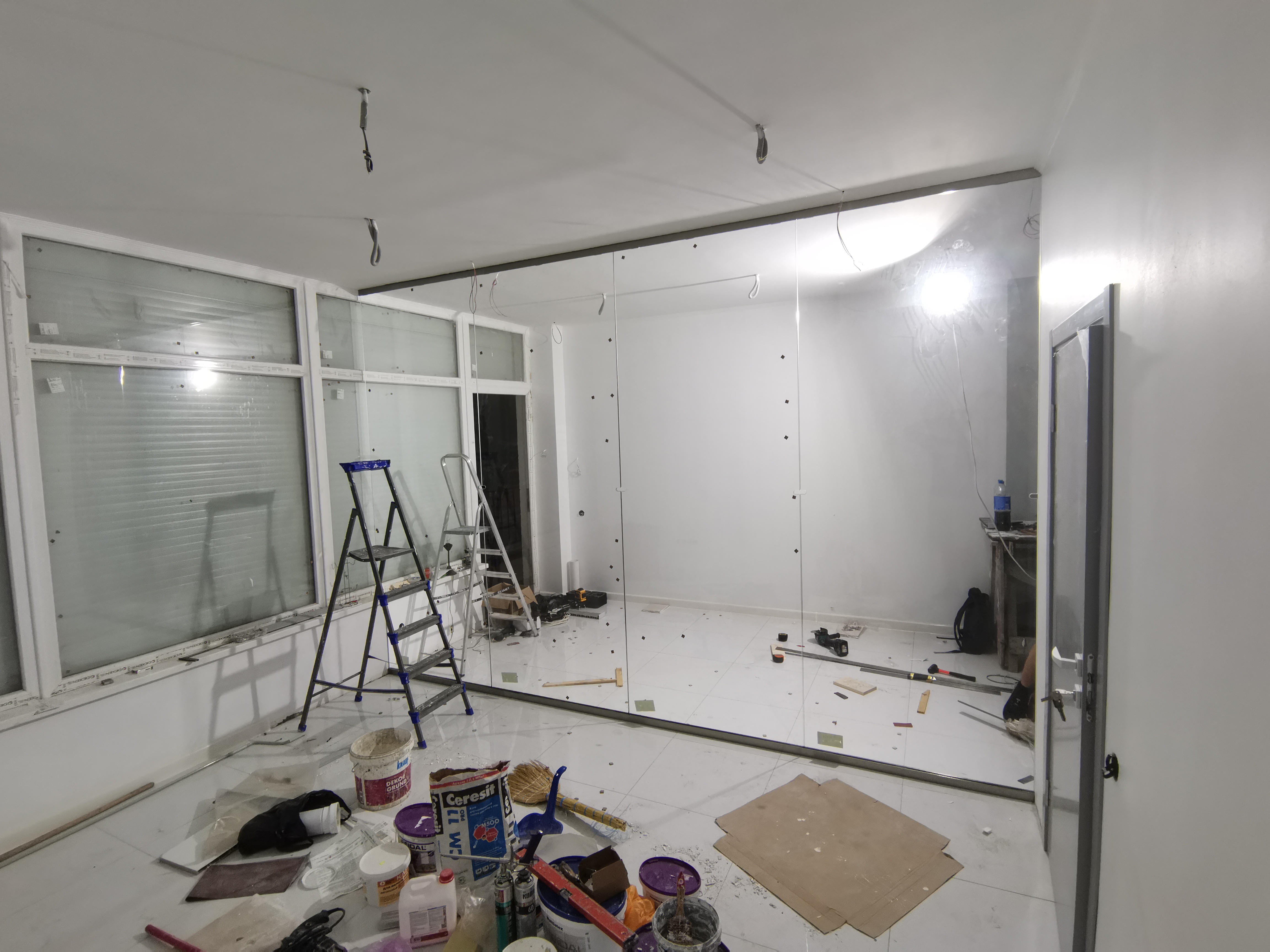 Перегородки стеклянные фото | Атлант Стекло