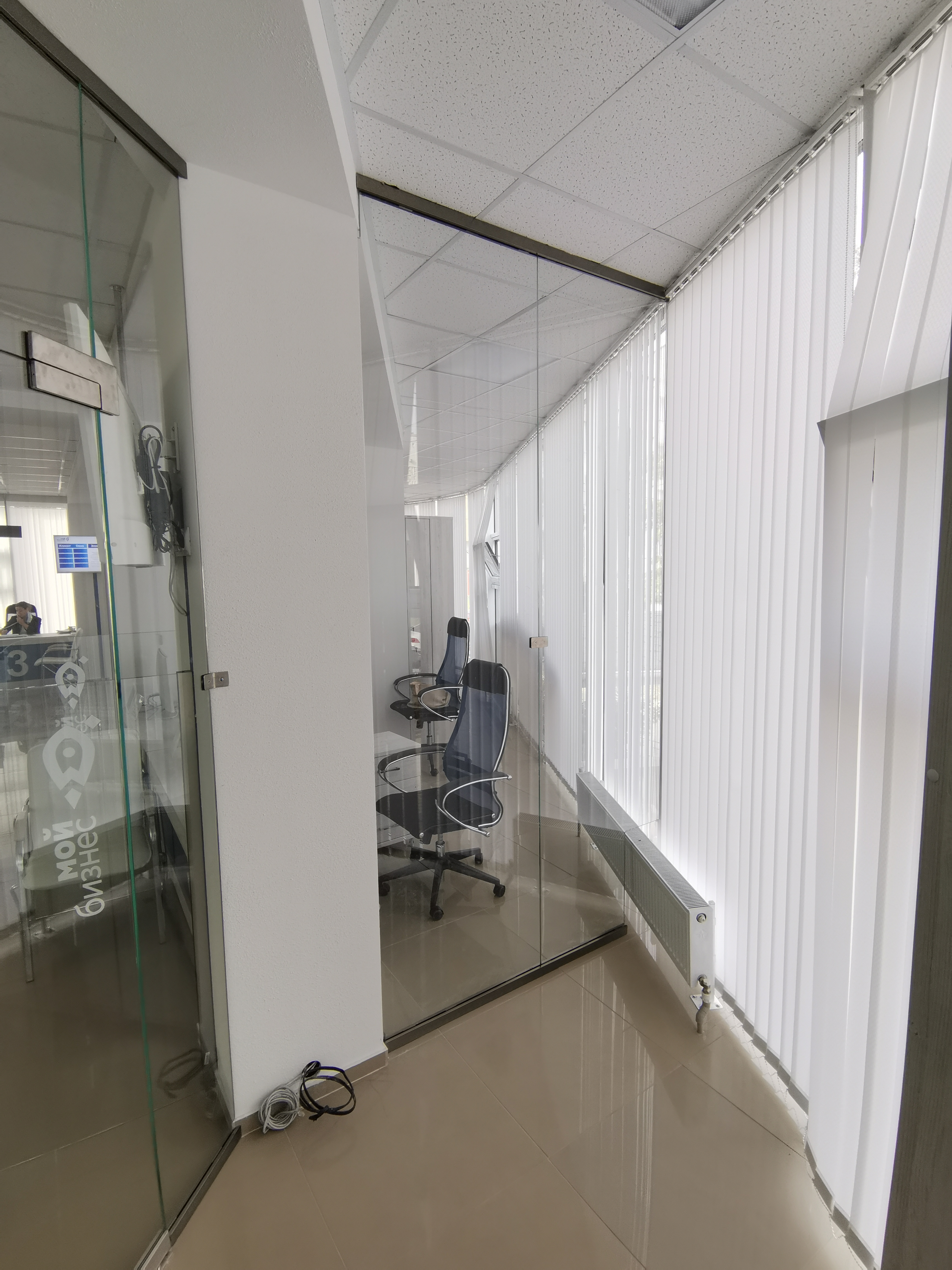 Перегородки стеклянные фото | Атлант Стекло