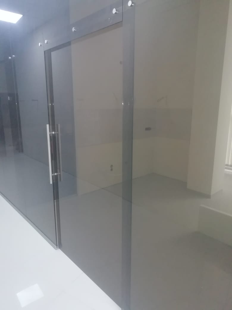 Перегородки стеклянные фото | Атлант Стекло