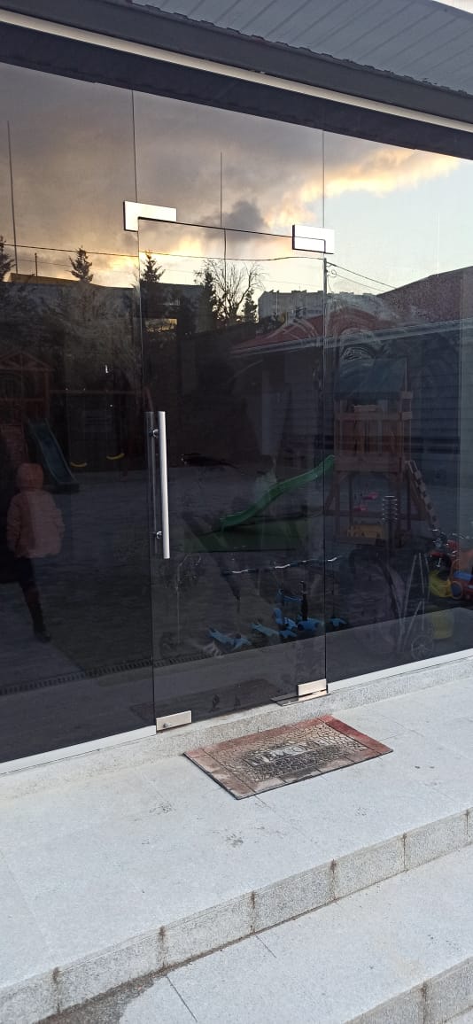 Перегородки стеклянные фото | Атлант Стекло